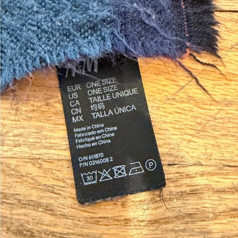 H&M Scarf Southwestern Aztec Wide Scarf Fringe Coachella Festival Winter